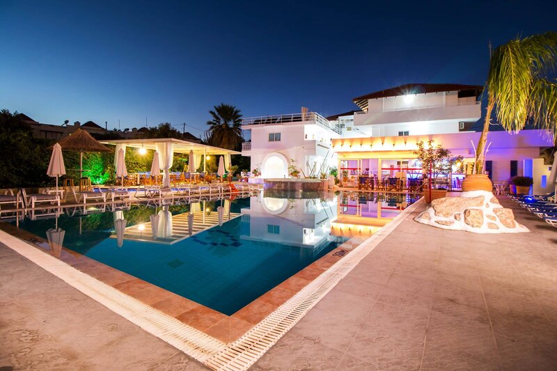 Tinas Plus Hotel 6