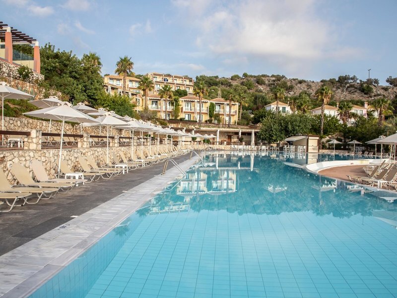 Apostolata Island Resort & Spa 3