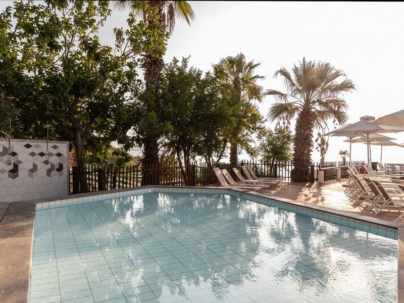 Apostolata Island Resort & Spa 4