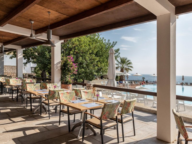 Apostolata Island Resort & Spa 8