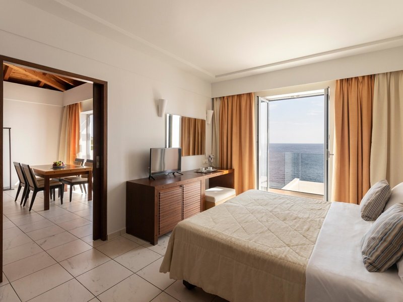 Apostolata Island Resort & Spa 16