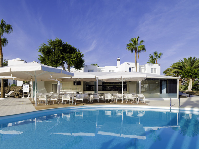 H10 White Suites 11