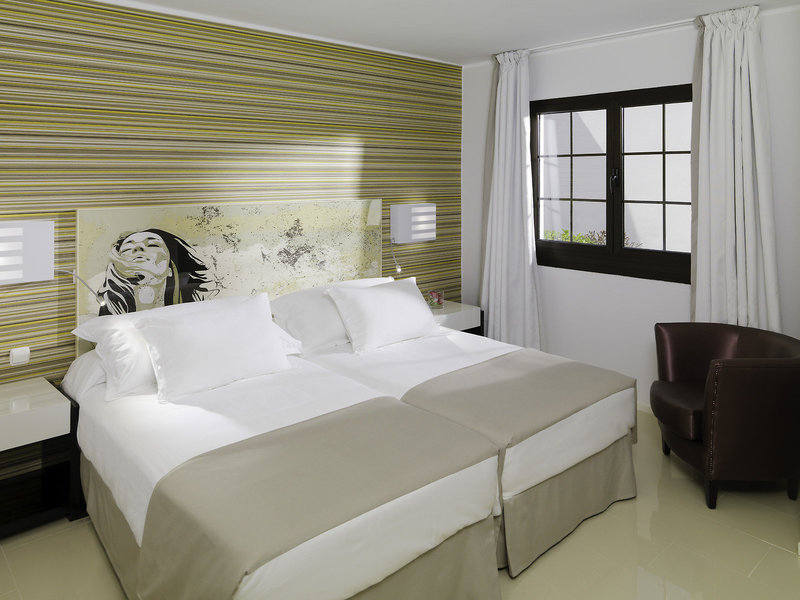 H10 White Suites 16
