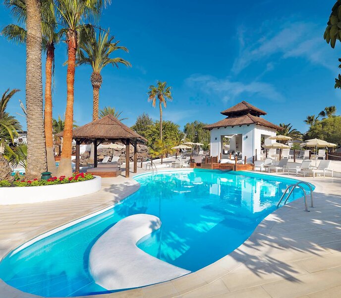 H10 White Suites 9