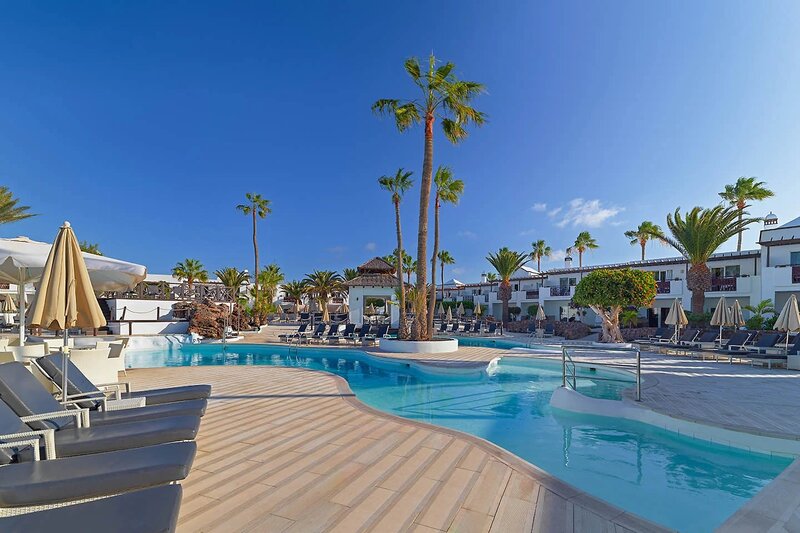 H10 White Suites 10