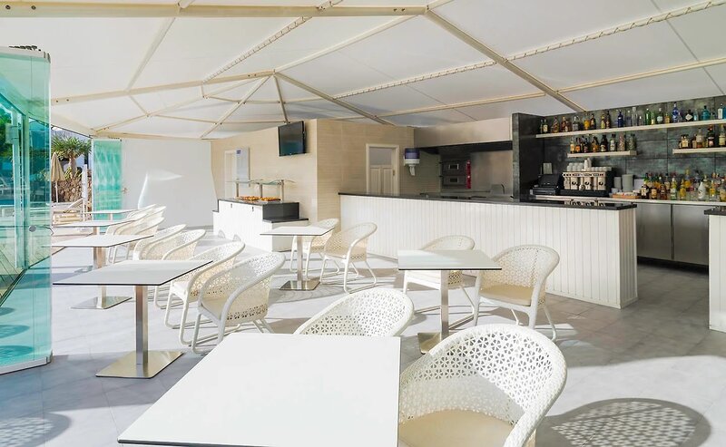 H10 White Suites 14