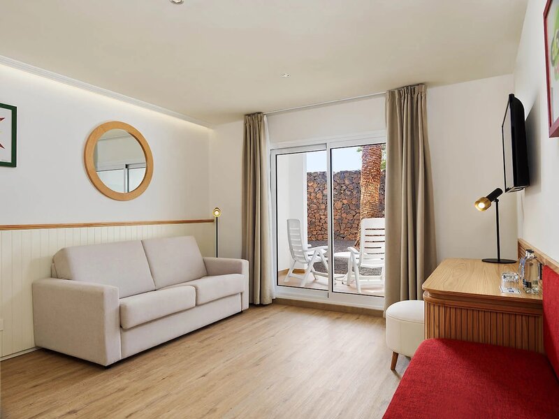 H10 White Suites 19