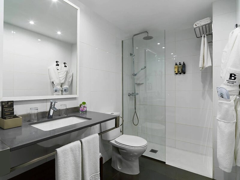 H10 White Suites 20