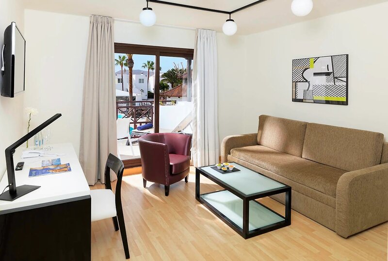 H10 White Suites 21