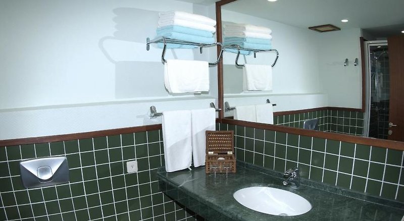 Happy 4 - Bathroom Example