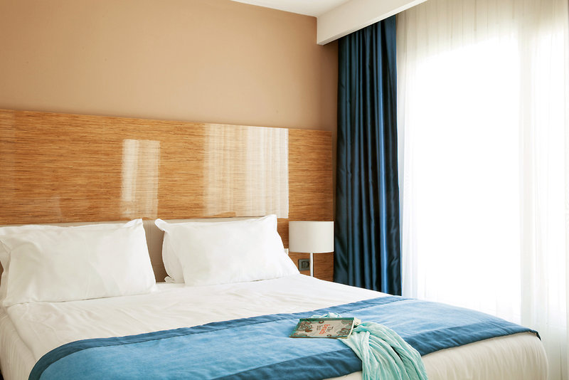 Bellazure Hotel 3