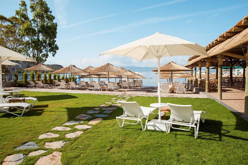 Bellazure Hotel 6