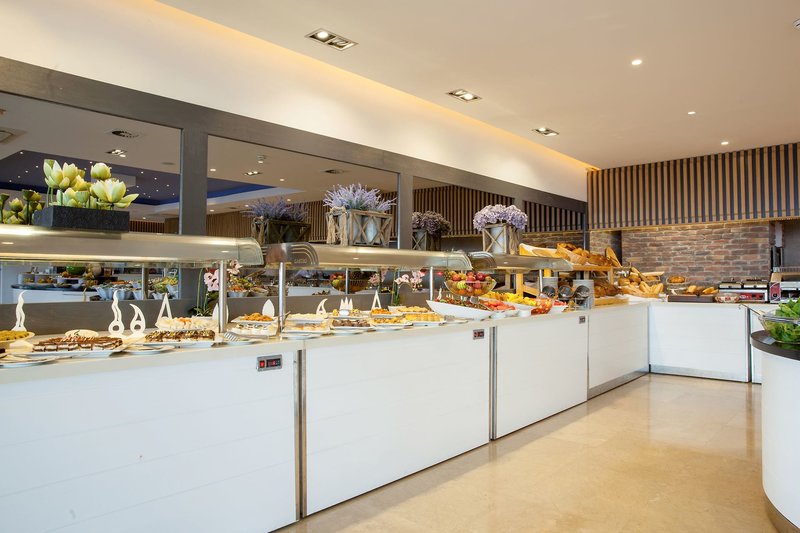 Bellazure Hotel 9