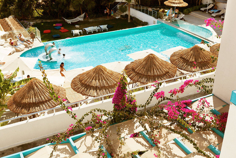 Bellazure Hotel 7