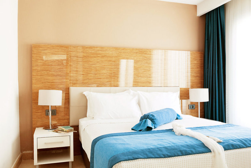 Bellazure Hotel 8