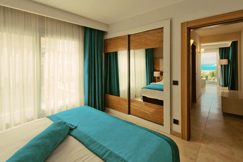 Bellazure Hotel 9
