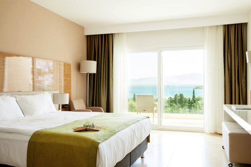 Bellazure Hotel 11