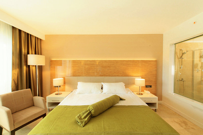 Bellazure Hotel 12