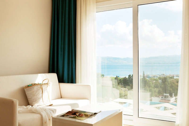 Bellazure Hotel 14