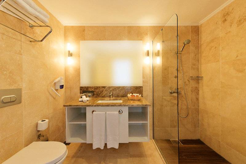 Bellazure Hotel 17
