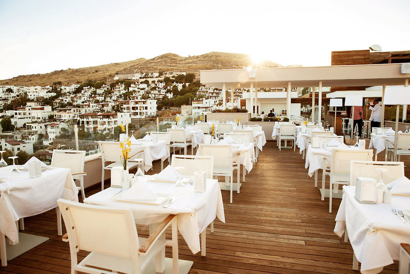 Bellazure Hotel 21
