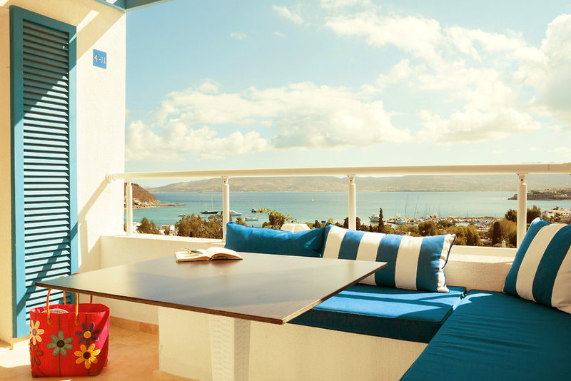 Bellazure Hotel 24