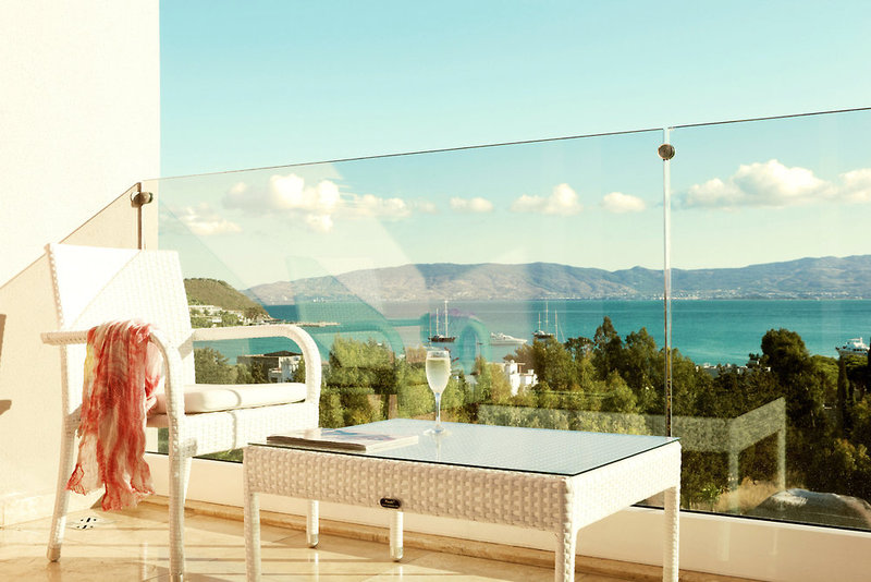 Bellazure Hotel 25