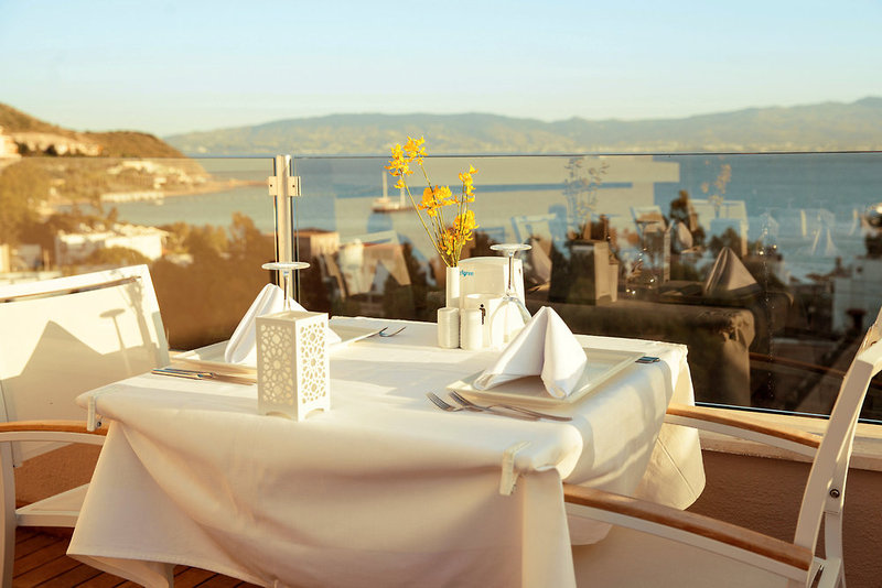 Bellazure Hotel 28