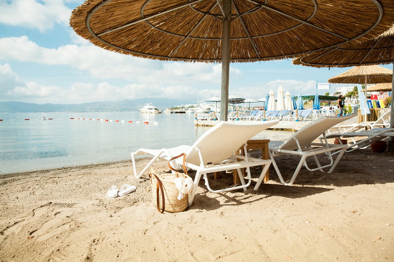 Bellazure Hotel 41