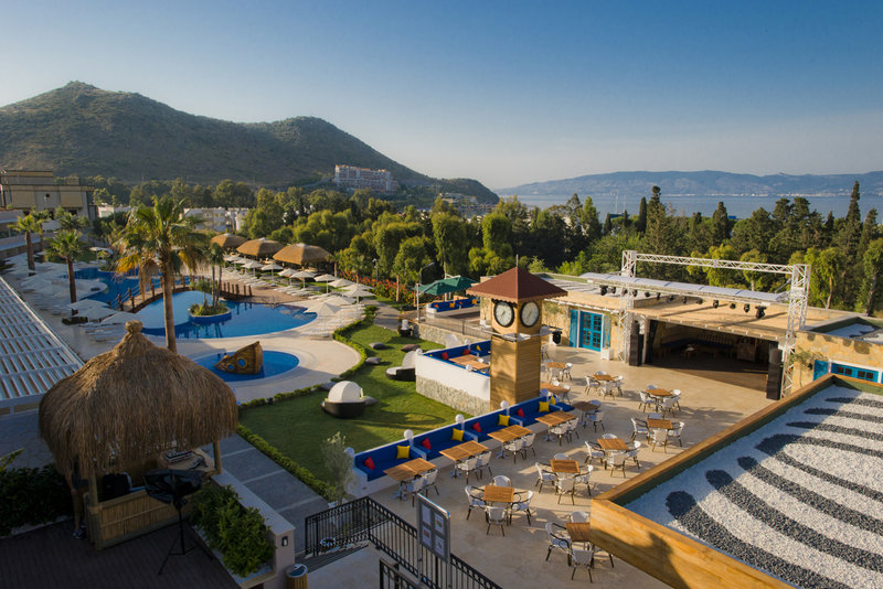 Bellazure Hotel 44