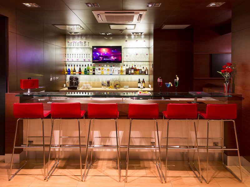 ibis Vientiane Nam Phu Hotel 3