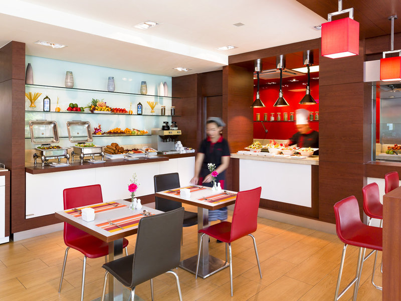 ibis Vientiane Nam Phu Hotel 7