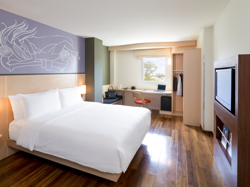ibis Vientiane Nam Phu Hotel 11
