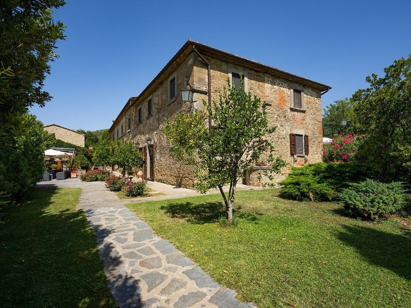Villa Borgo San Pietro 2