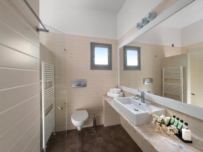 Nefeli 11 - Bathroom Example