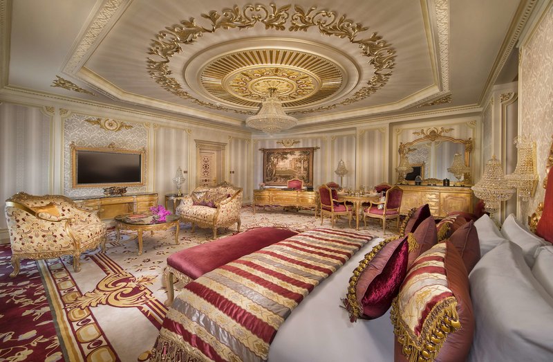 Royal Rose Abu Dhabi, a Curio Collection by Hilton Affiliated Hotel 4
