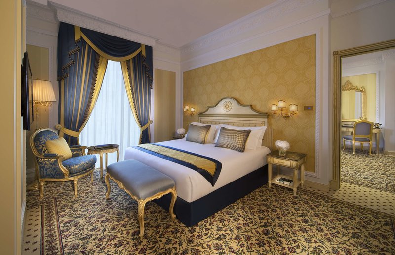 Royal Rose Abu Dhabi, a Curio Collection by Hilton Affiliated Hotel 5