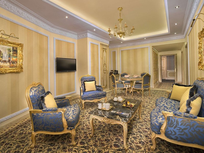 Royal Rose Hotel 8