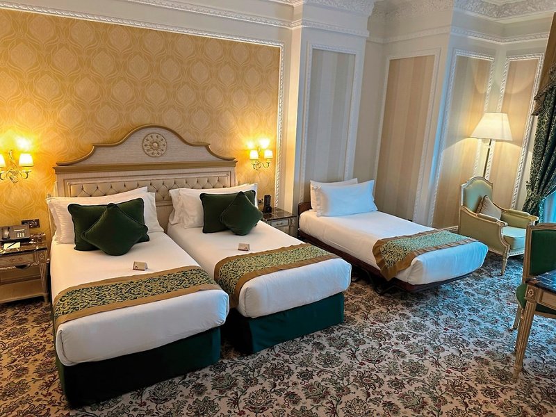 Royal Rose Abu Dhabi, a Curio Collection by Hilton Affiliated Hotel 2