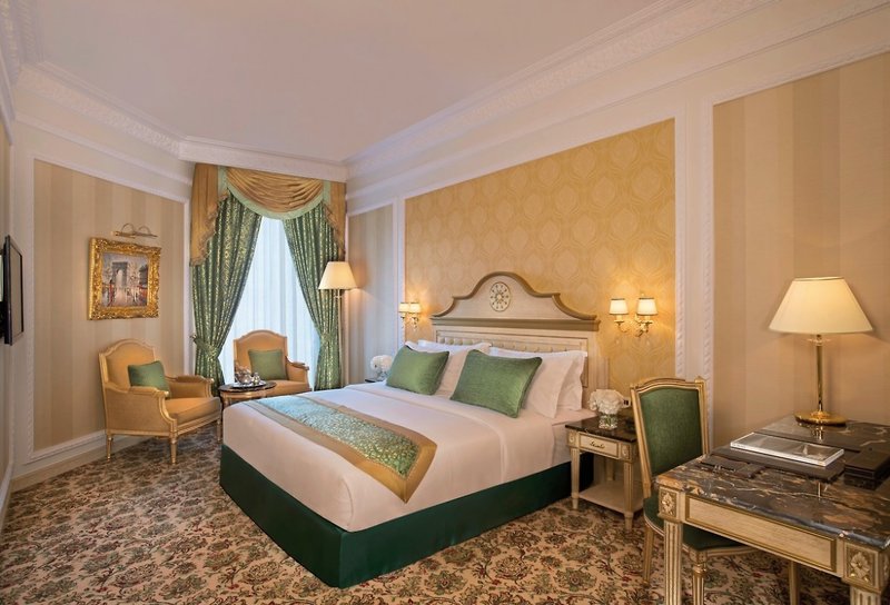 Royal Rose Abu Dhabi, a Curio Collection by Hilton Affiliated Hotel 4