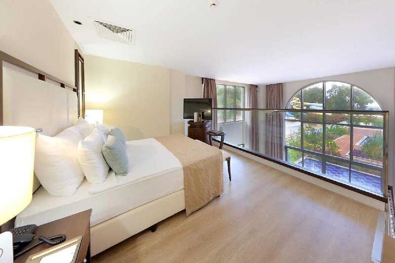 Juju Premier Palace 14