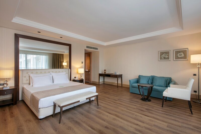 Juju Premier Palace 81