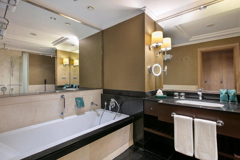 Juju Premier Palace 94
