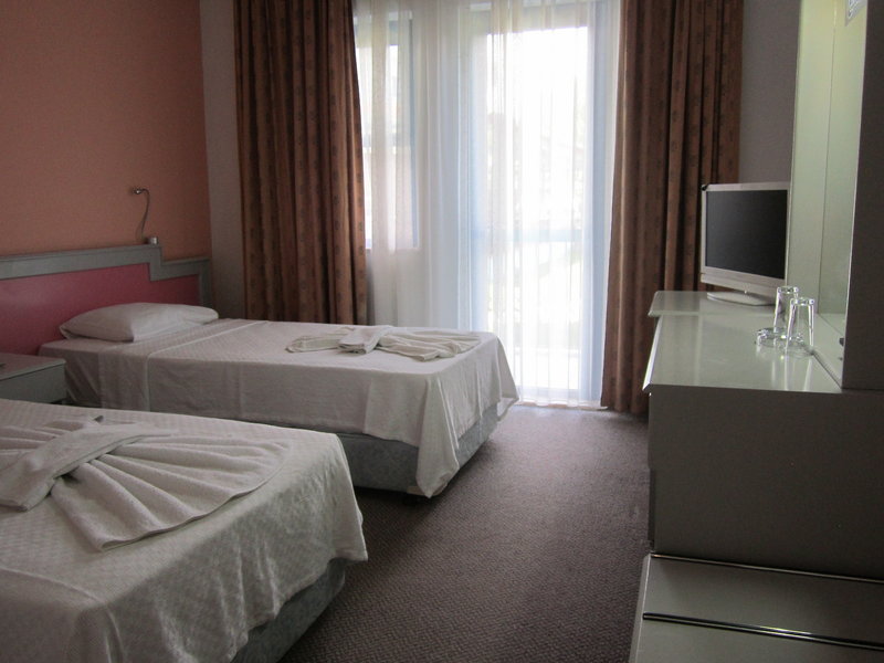 Aymes Hotel 8