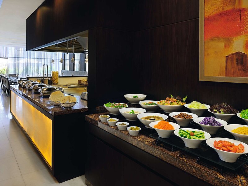 Mövenpick Hotel Apartments Al Mamzar 8