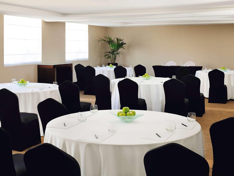 Mövenpick Hotel Apartments Al Mamzar 15