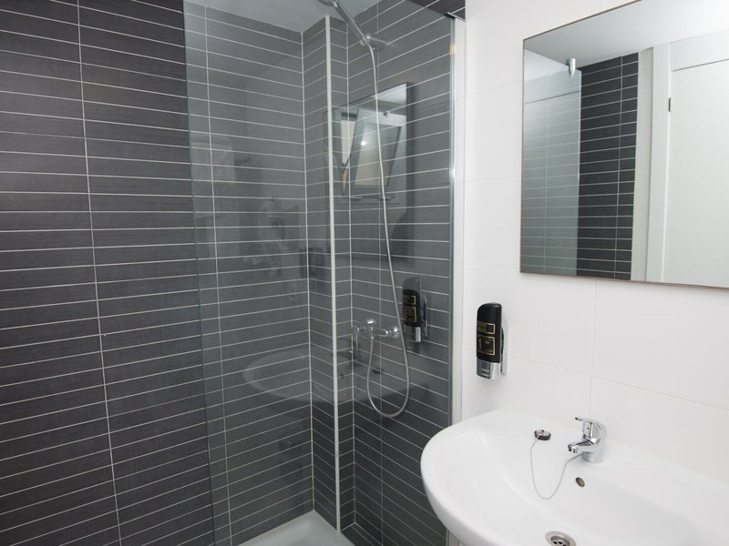 Chevy Hotel & Suites 37