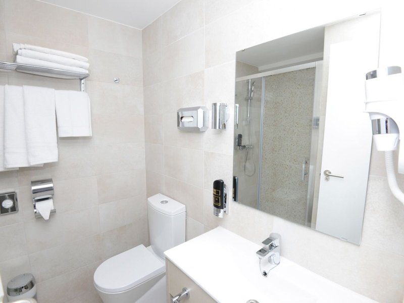 Chevy Hotel & Suites 48