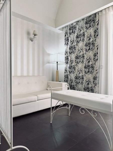 Angela Suites Boutique 40