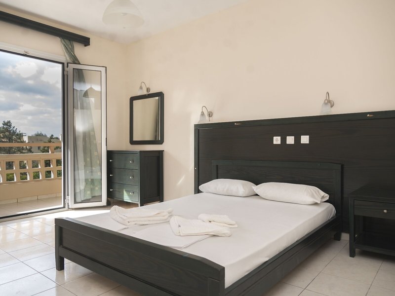 Sunset Apartments 14